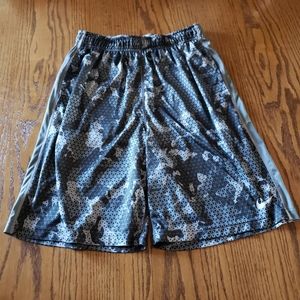 Nike Athletic Men's Shorts Size Medium EUC